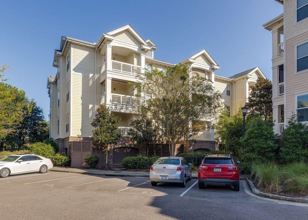 Bright One Bedroom with Lots of Amenities - Photo 10