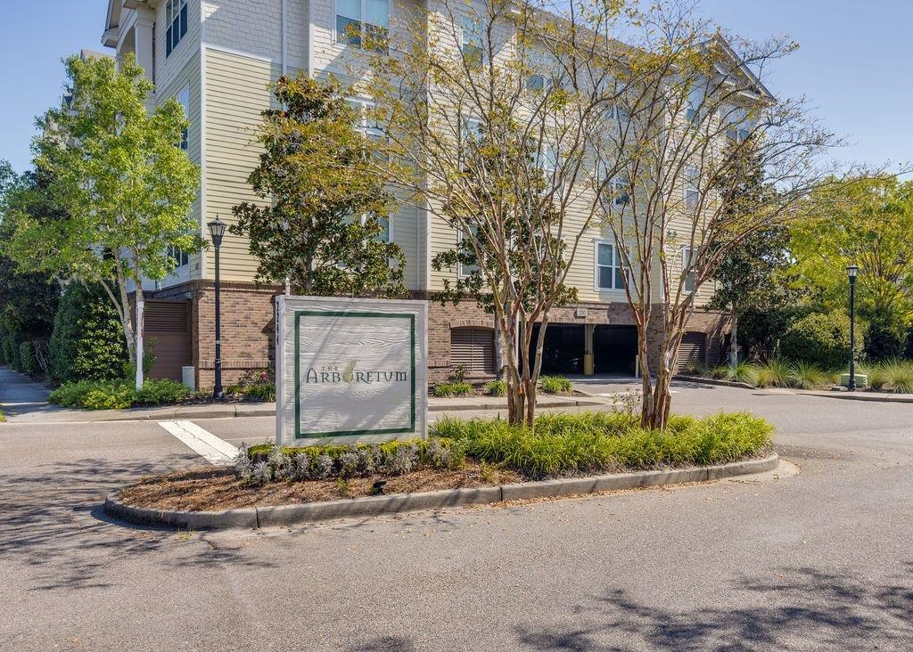 Bright One Bedroom with Lots of Amenities - Photo 11