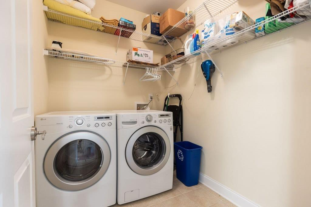 Bright One Bedroom with Lots of Amenities - Photo 8