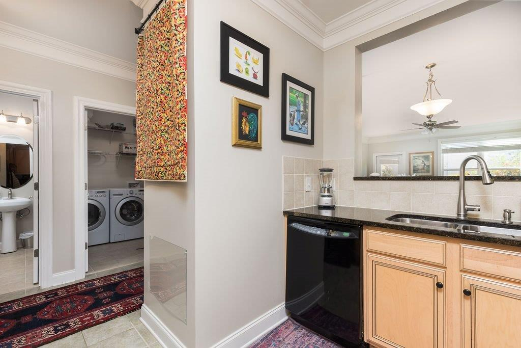 Bright One Bedroom with Lots of Amenities - Photo 6