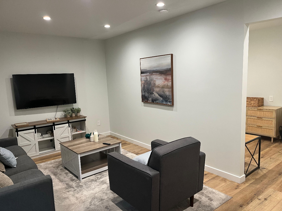 Comfortable ,tastefully furnished studio apartment/one bedroom in upscale neighborhood