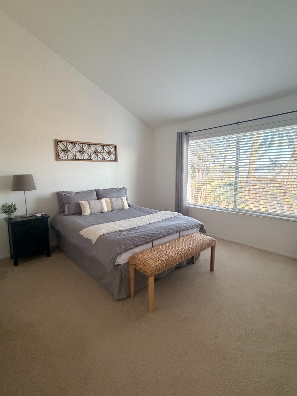 Fully furnished 1 master bedroom with private bathroom all utilities included - Photo 2