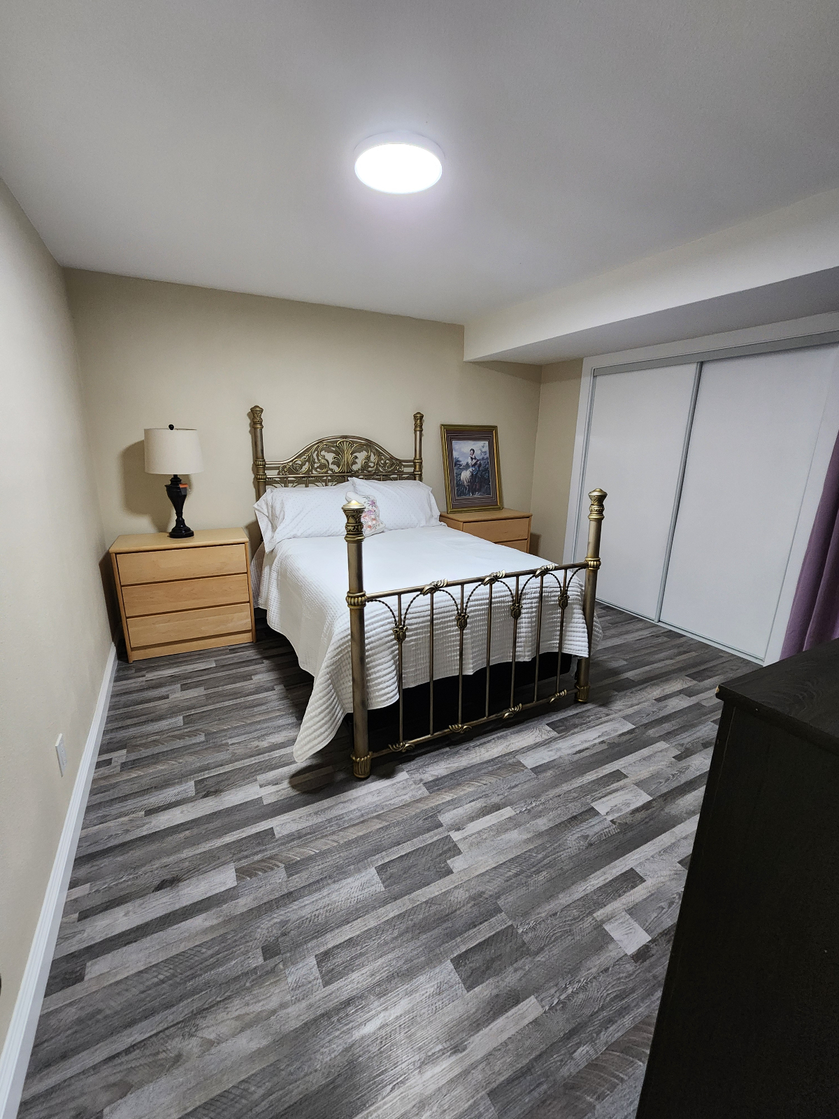 Unit B - Stunning Room