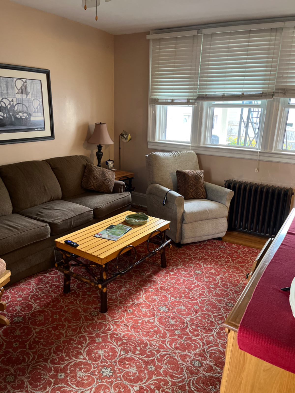 Cozy Apartment in Historic Saratoga - Photo 3