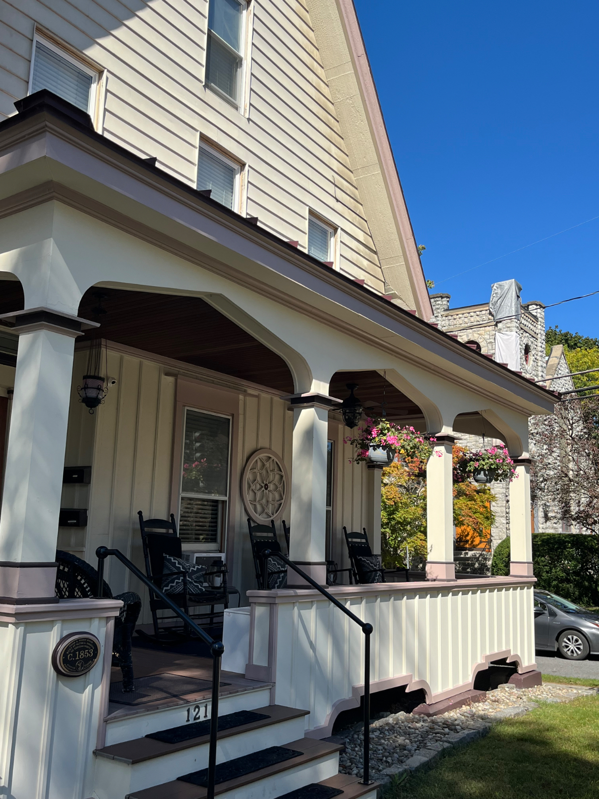 Cozy Apartment in Historic Saratoga - Photo 10
