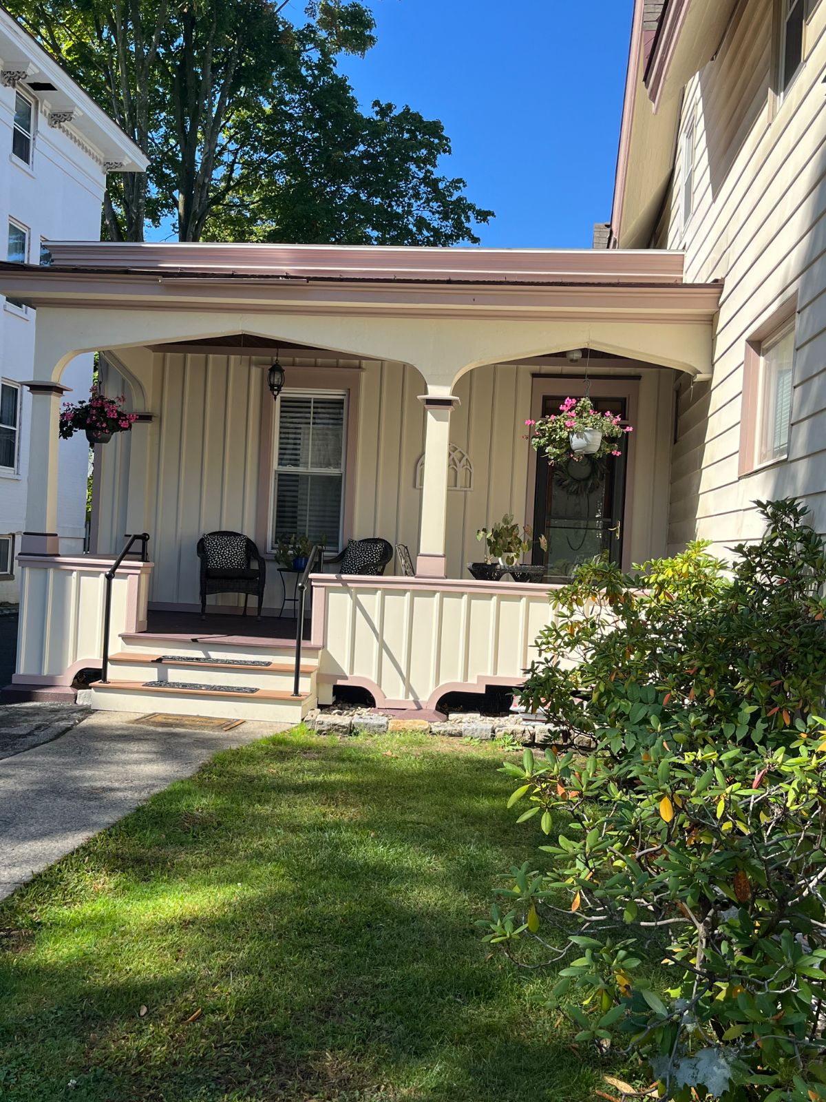 Cozy Apartment in Historic Saratoga - Photo 12