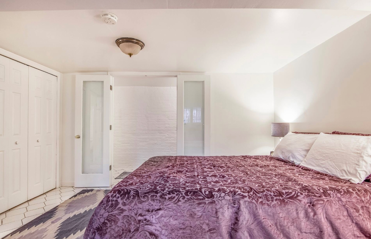 Spacious 1 Bedroom Plus Den English Basement in Historic Mt. Pleasant - Photo 3