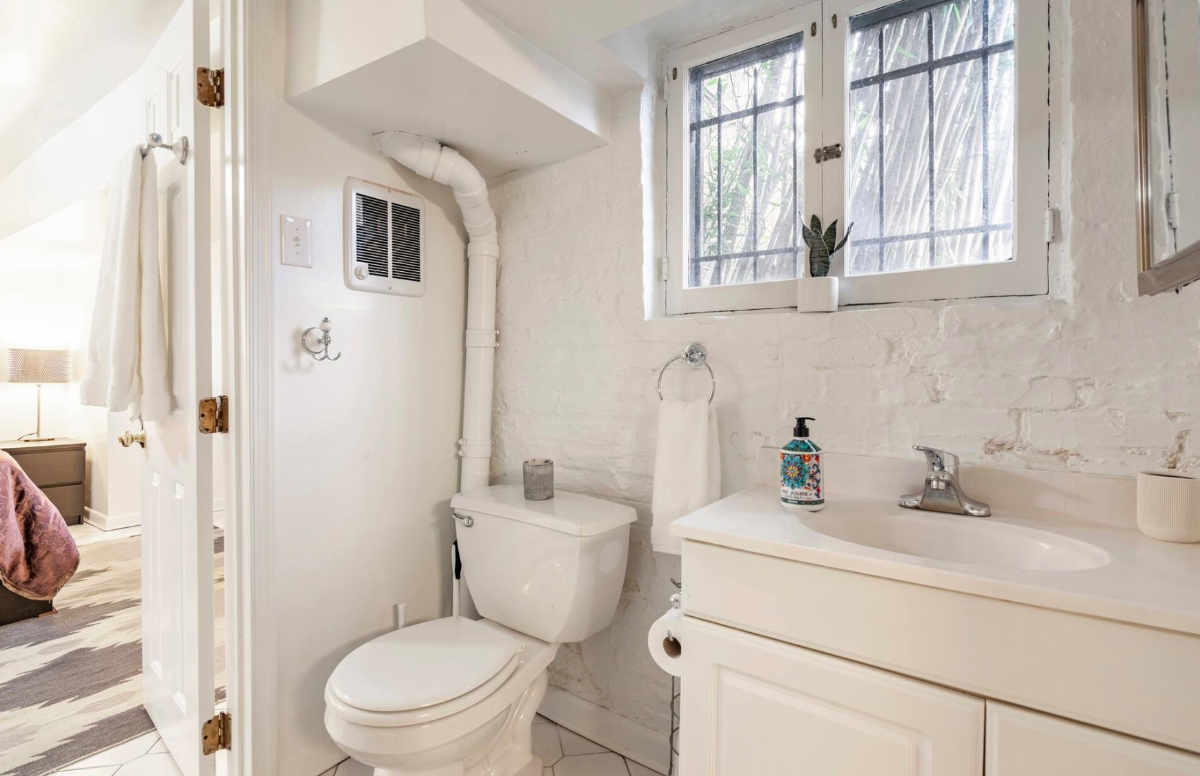 Spacious 1 Bedroom Plus Den English Basement in Historic Mt. Pleasant - Photo 6