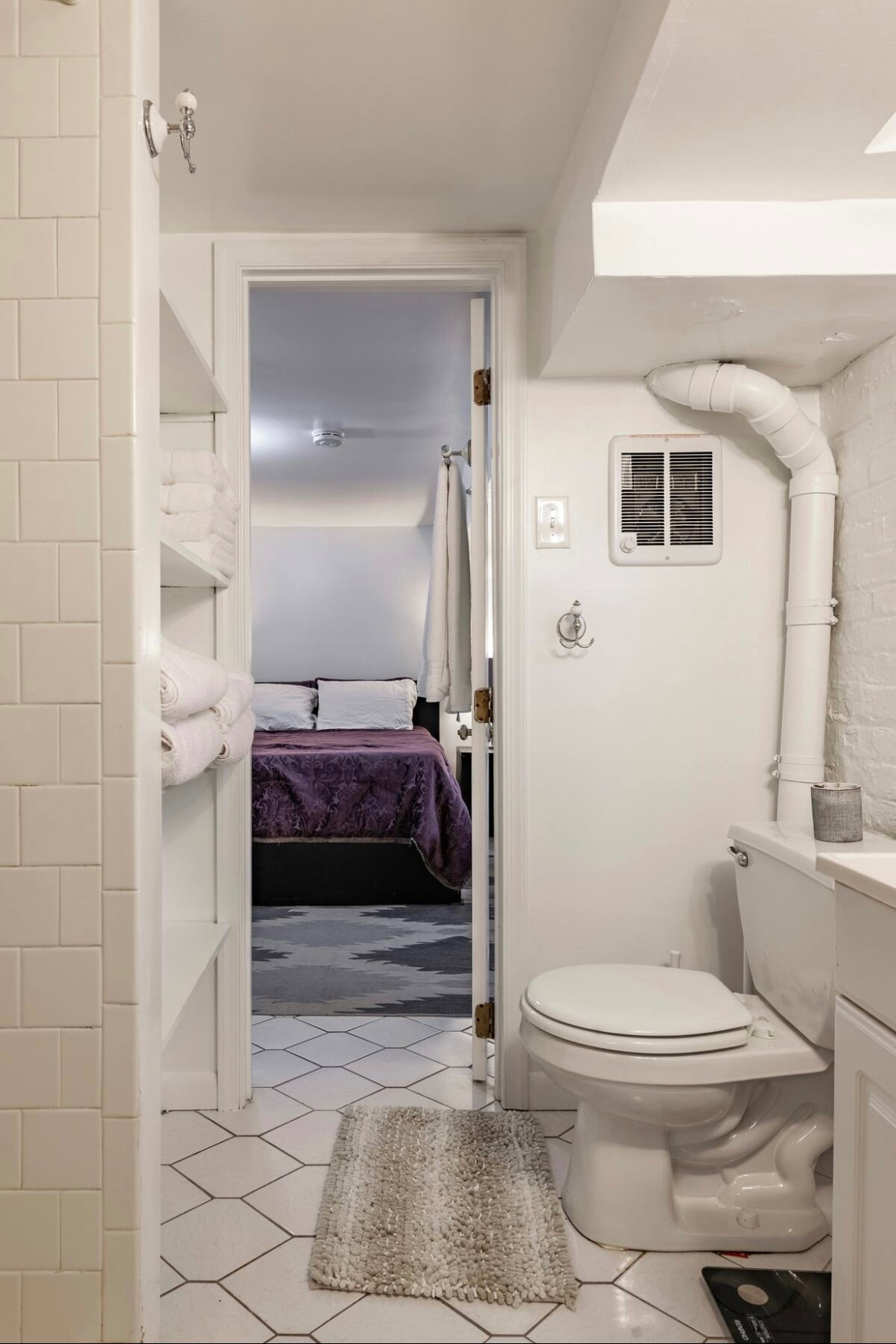 Spacious 1 Bedroom Plus Den English Basement in Historic Mt. Pleasant - Photo 5
