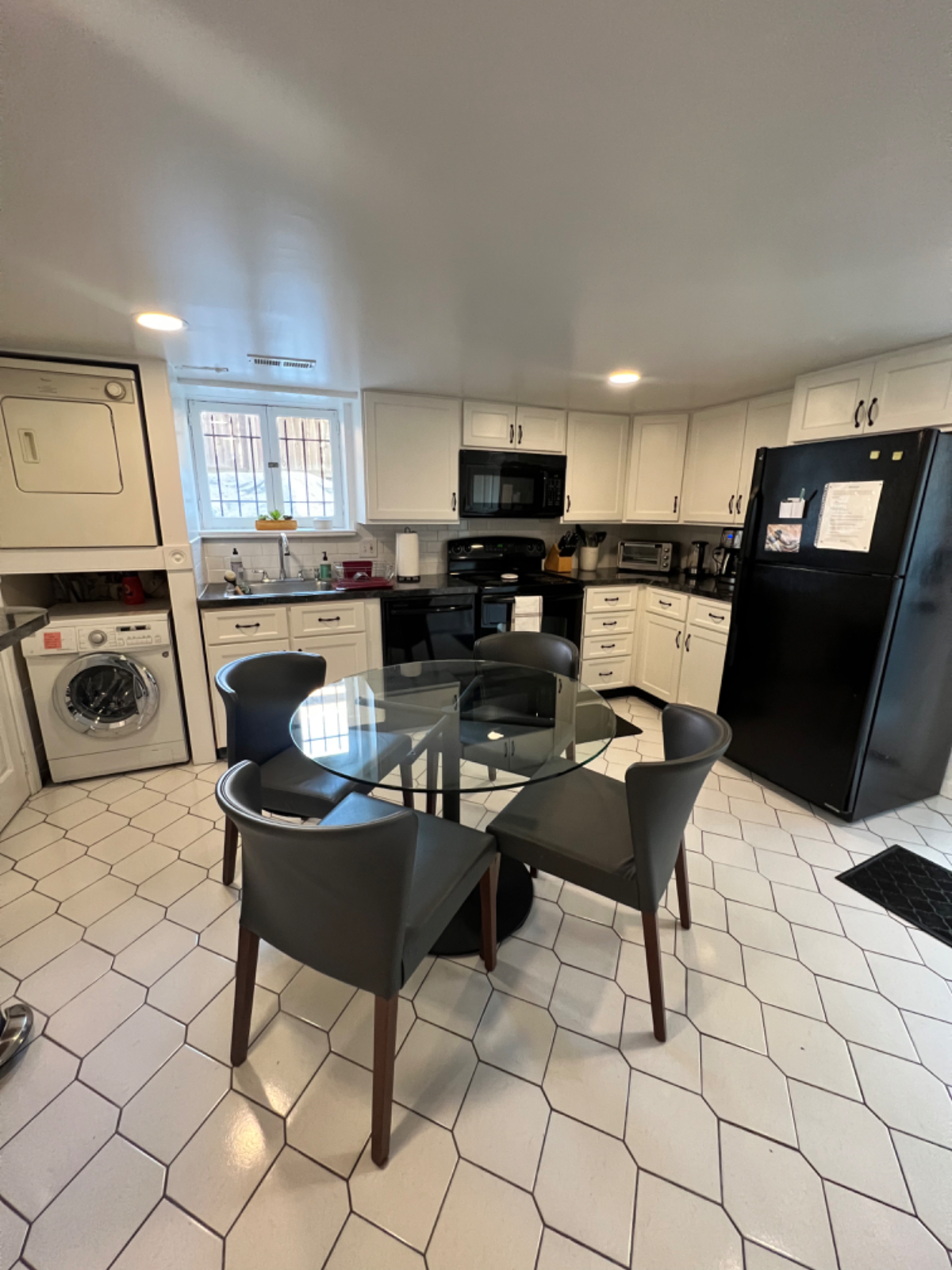 Spacious 1 Bedroom Plus Den English Basement in Historic Mt. Pleasant - Photo 10
