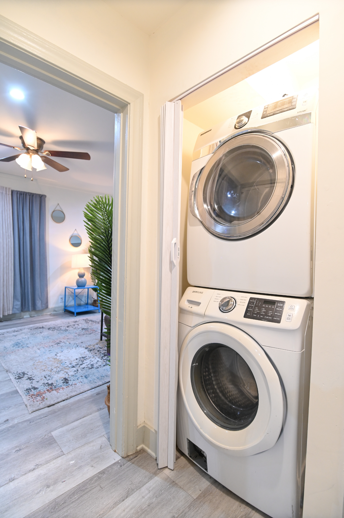 2 Bedroom Apartment w/ AC, Parking, Washer/Dryer, Yard - Photo 4
