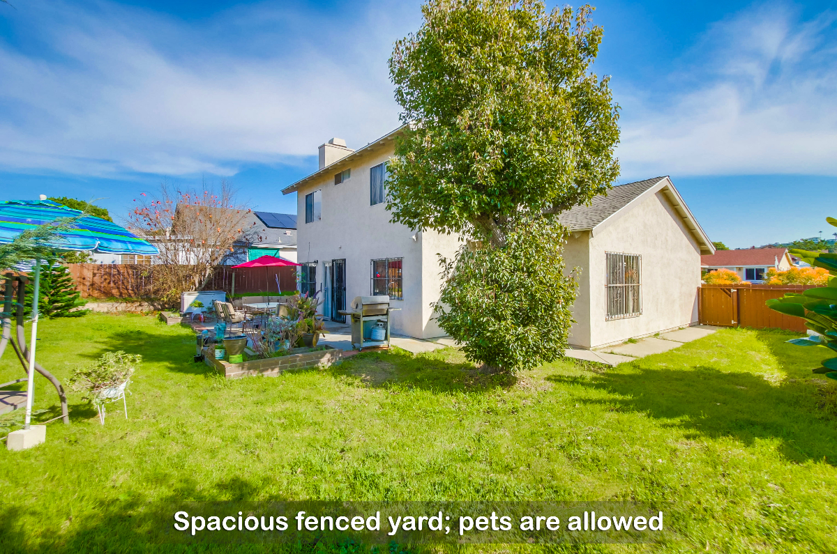 Dream 4-BR Home w Gated Backyard, Garage w 4 Parking. Pets allowed. - Photo 2