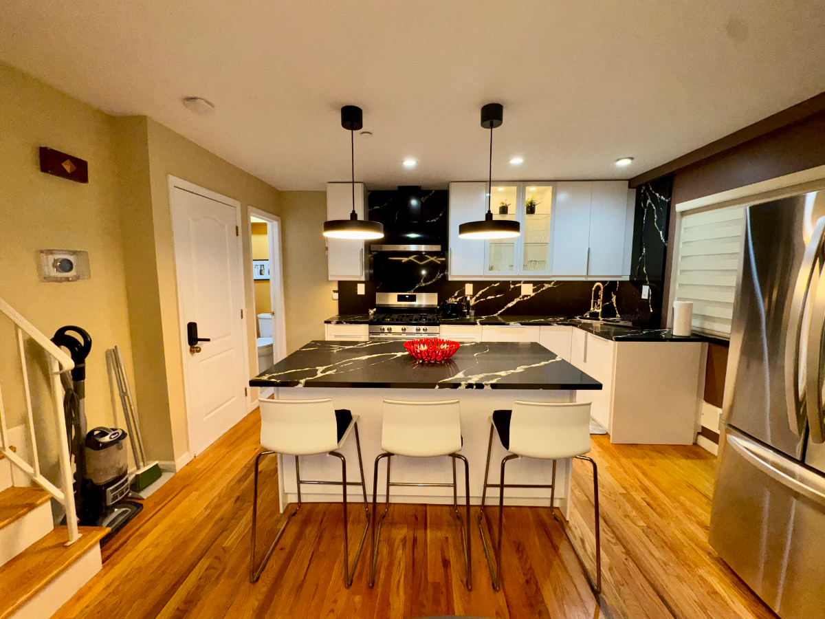 Come Home to an Urban Oasis - Discover Modern Comfort with a Holistic Touch in a Staten Island Duple - Photo 1
