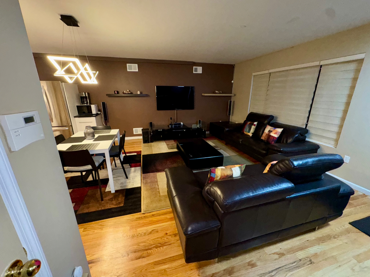 Come Home to an Urban Oasis - Discover Modern Comfort with a Holistic Touch in a Staten Island Duple - Photo 5