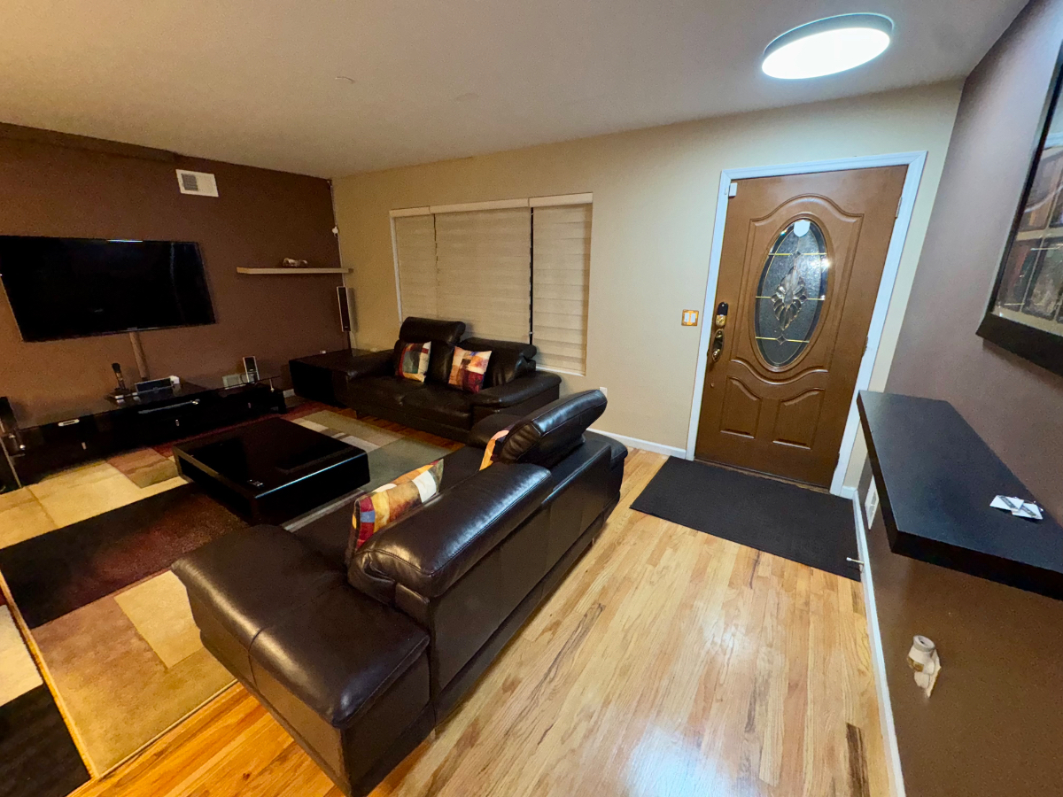 Come Home to an Urban Oasis - Discover Modern Comfort with a Holistic Touch in a Staten Island Duple - Photo 6