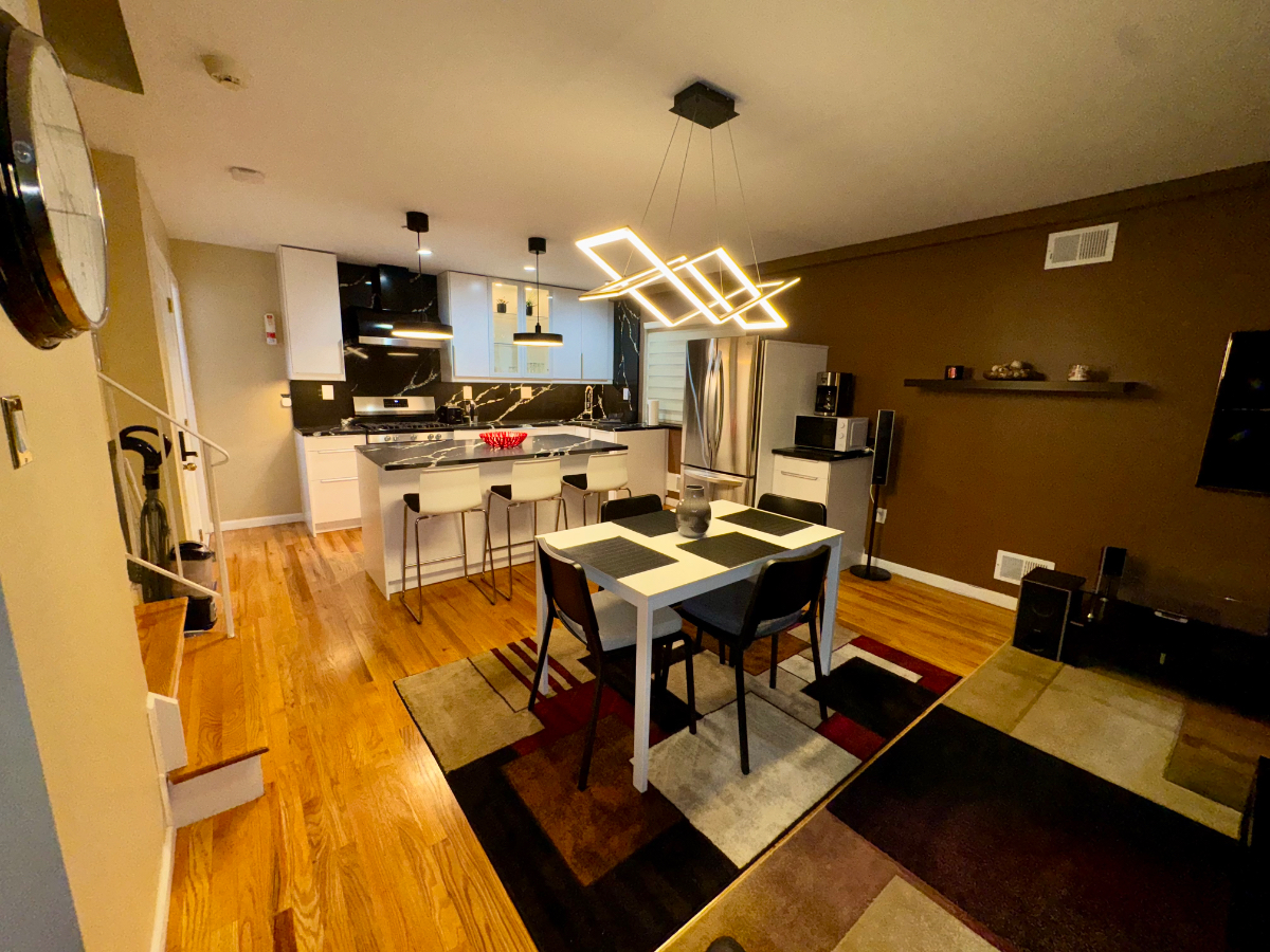 Come Home to an Urban Oasis - Discover Modern Comfort with a Holistic Touch in a Staten Island Duple - Photo 7