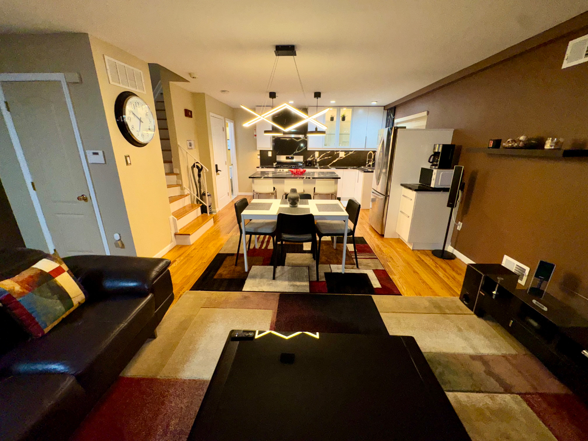 Come Home to an Urban Oasis - Discover Modern Comfort with a Holistic Touch in a Staten Island Duple - Photo 8
