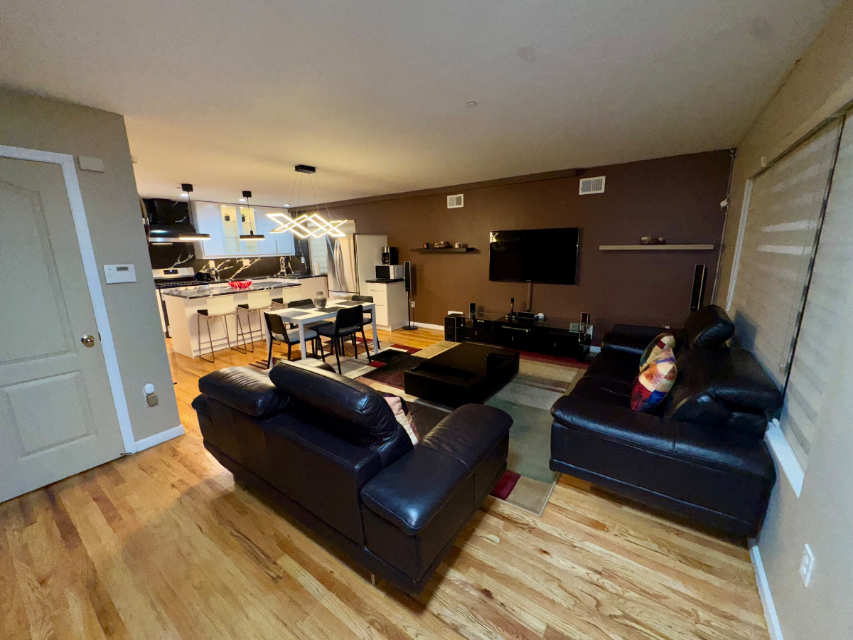 Come Home to an Urban Oasis - Discover Modern Comfort with a Holistic Touch in a Staten Island Duple - Photo 10