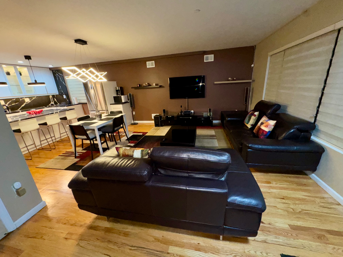 Come Home to an Urban Oasis - Discover Modern Comfort with a Holistic Touch in a Staten Island Duple - Photo 11
