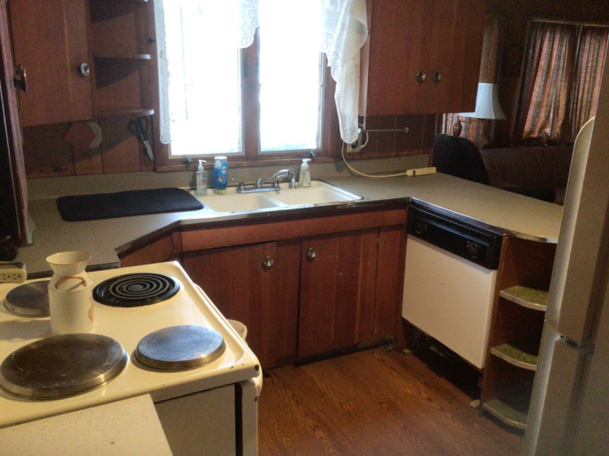 Furnished 2 Bedroom Cottage - Photo 8