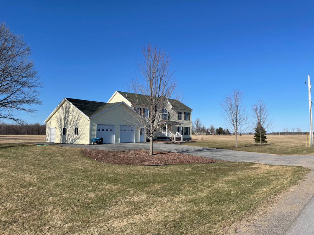 Beautiful Country Home - Photo 2