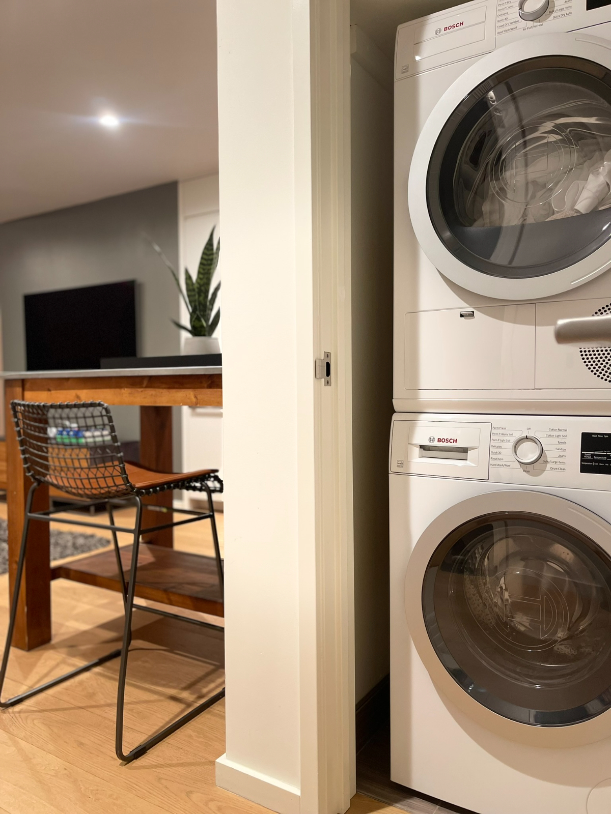 Experience Luxury in a Cozy Studio Condo - Your Stylish Retreat in Heart of Downtown Los Angeles - Photo 5