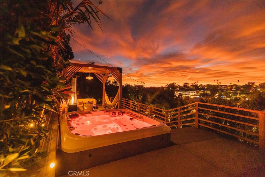Private HOT TUB East Unit Scenic View of Hollywood - Photo 1