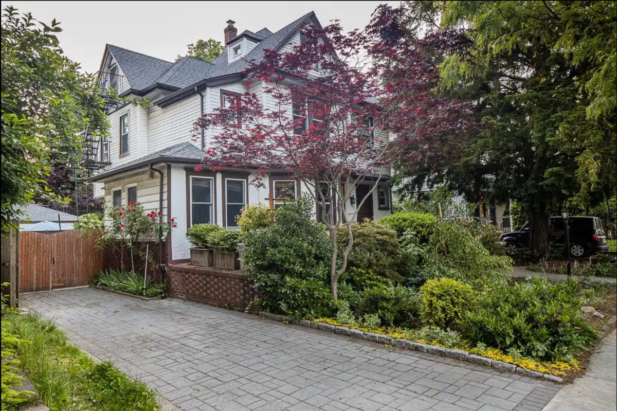 Cozy & Quite Private 3rd Floor in Beautiful Ditmas Park, Brooklyn - Photo 9