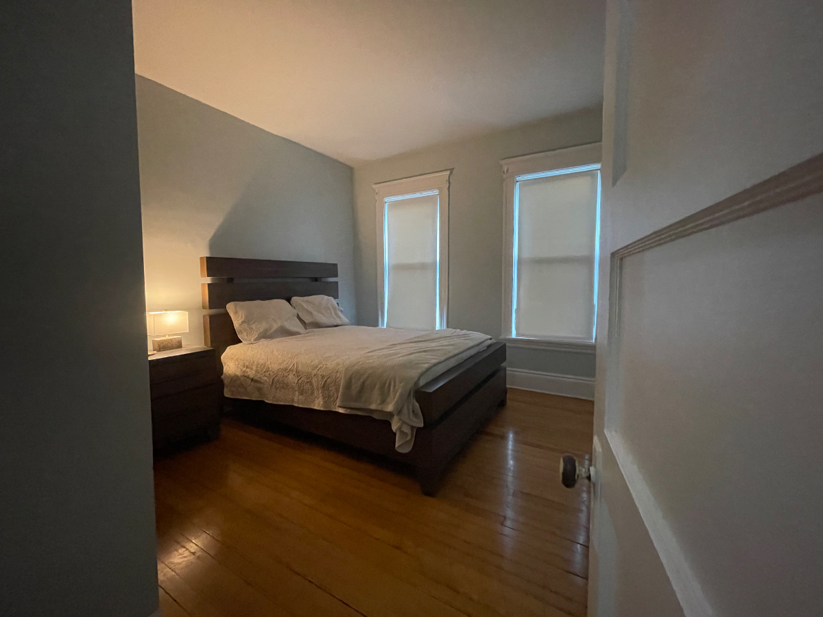 local healthcare professional, with a flat in my 4 family home, would love to help you get settled, - Photo 3