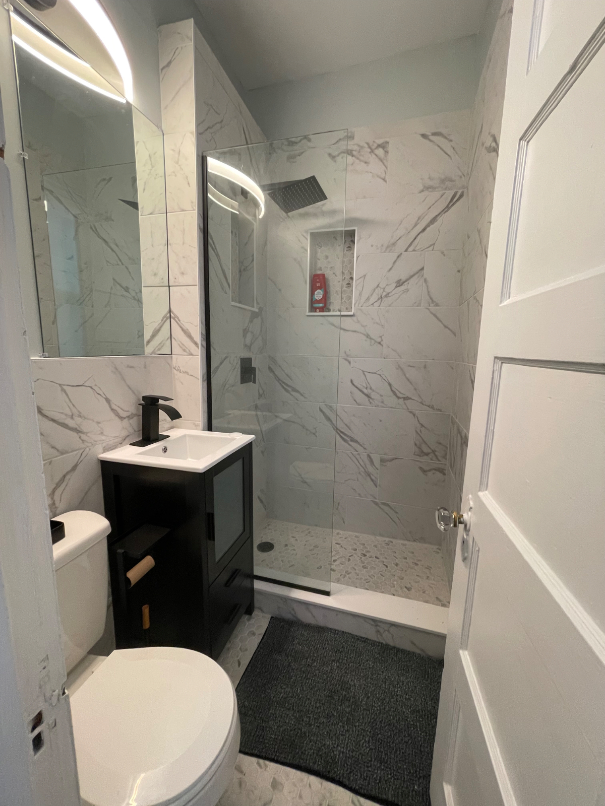 local healthcare professional, with a flat in my 4 family home,  would love to help you get settled, - Photo 9