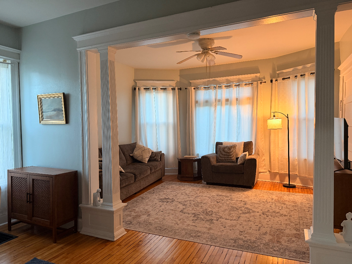 local healthcare professional, with a flat in my 4 family home, would love to help you get settled, - Photo 2