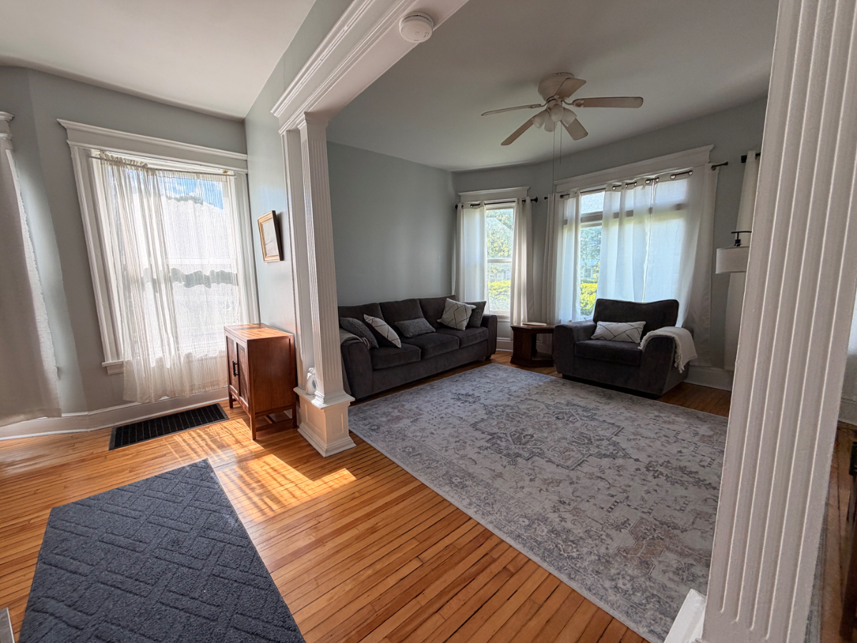 local healthcare professional, with a flat in my 4 family home,  would love to help you get settled, - Photo 7