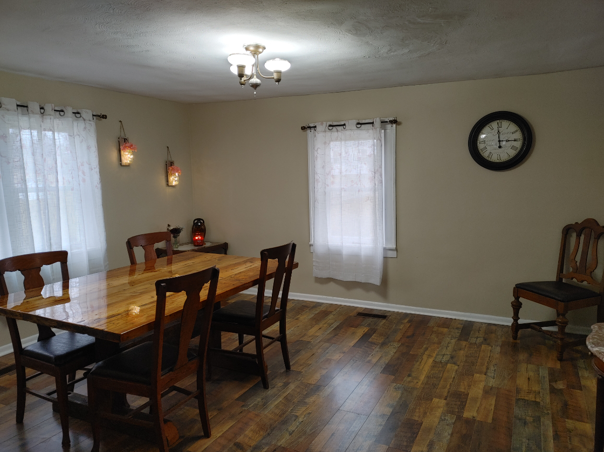 Quiet Updated Farmhouse on 200 acres, 10 minutes to all Hospitals. - Photo 8