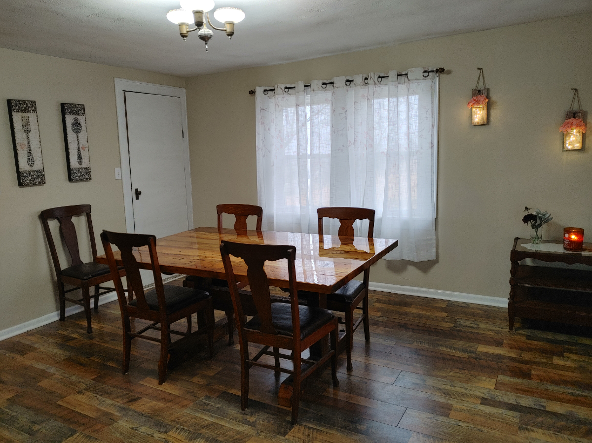 Quiet Updated Farmhouse on 200 acres, 10 minutes to all Hospitals. - Photo 9