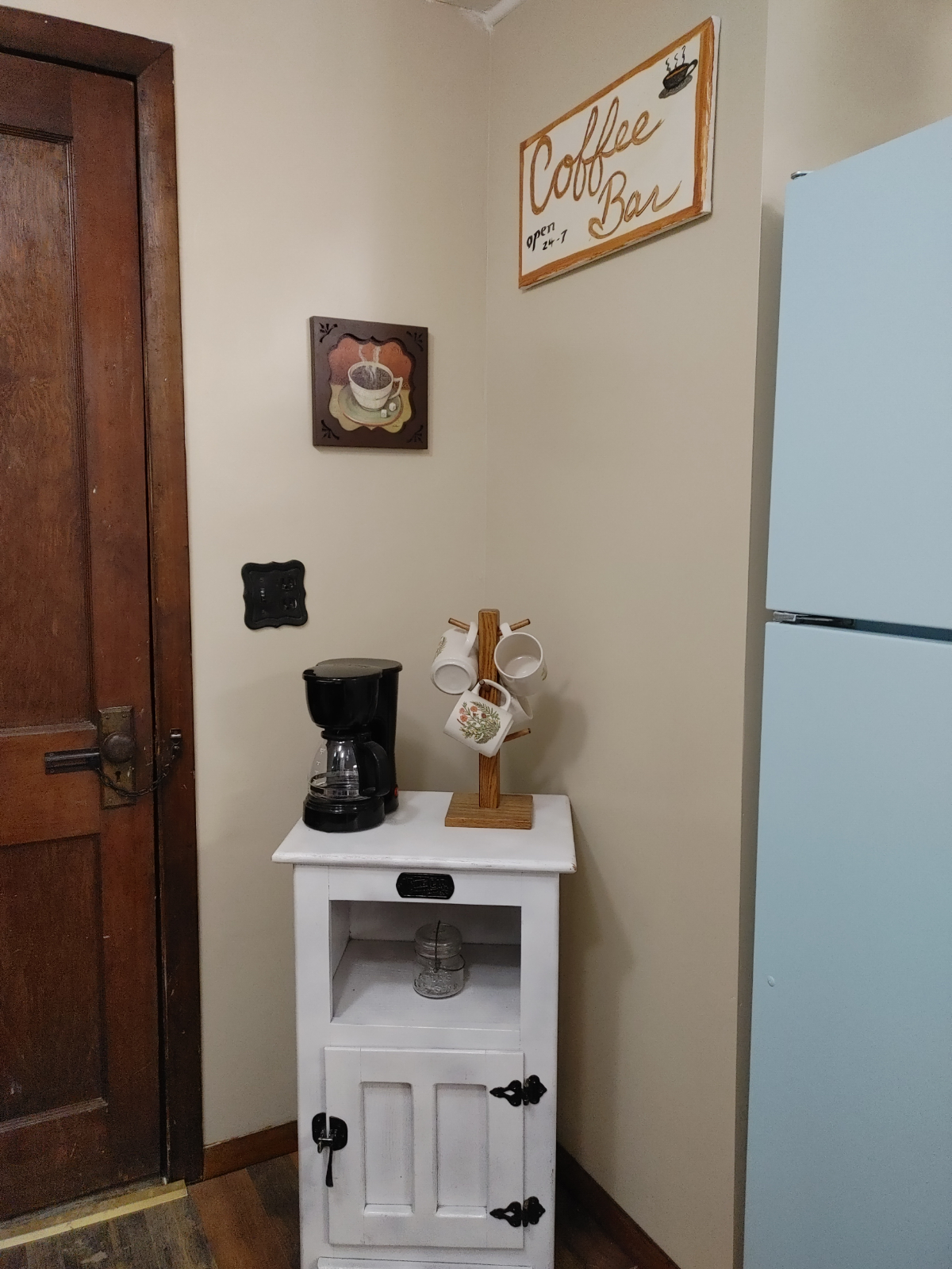 Quiet Updated Farmhouse on 200 acres, 10 minutes to all Hospitals. - Photo 7