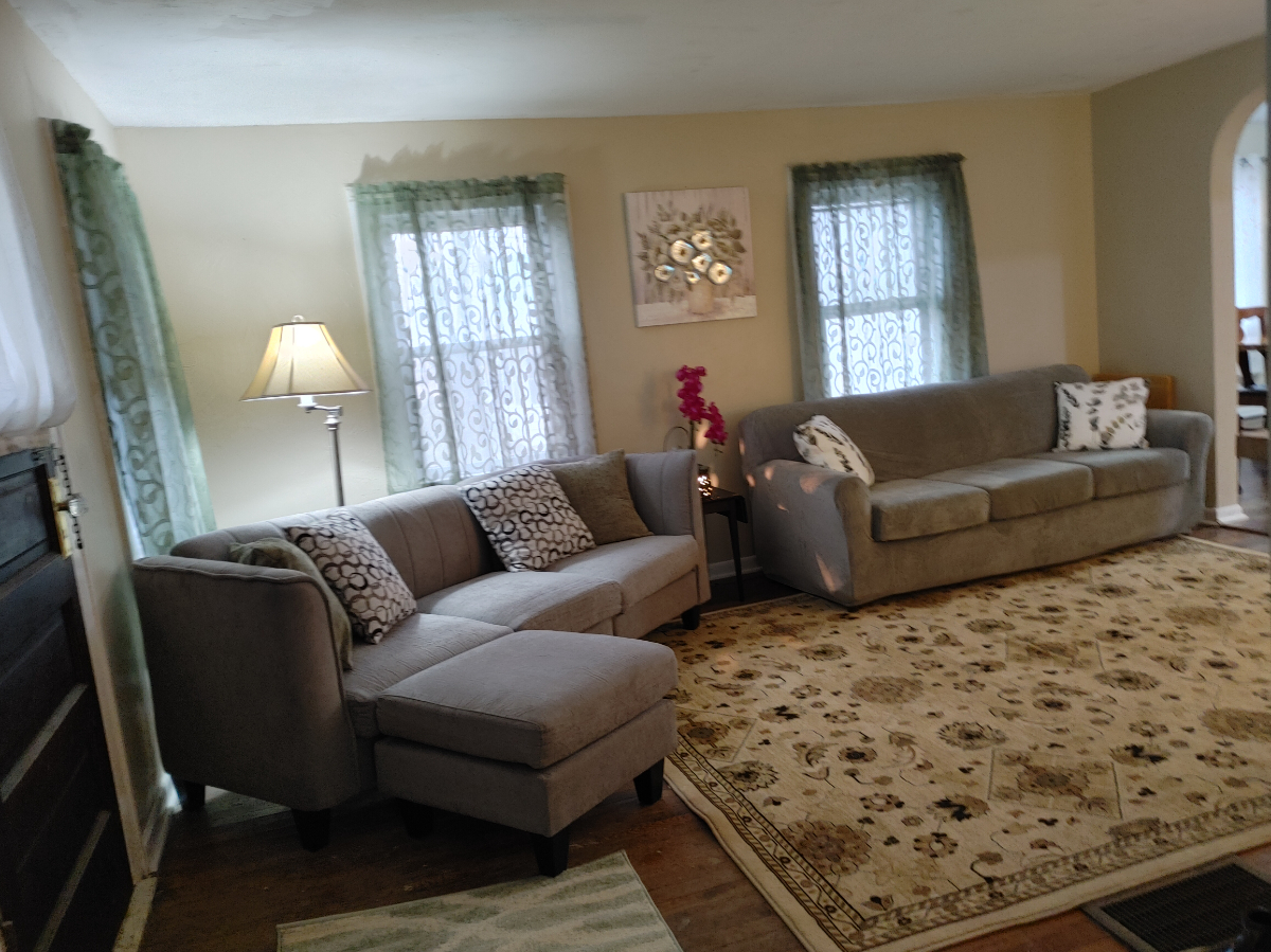Quiet Updated Farmhouse on 200 acres, 10 minutes to all Hospitals. - Photo 1