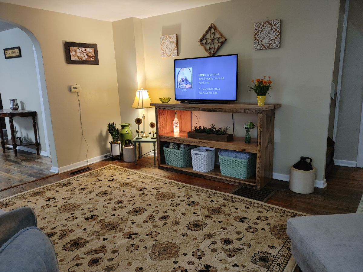 Quiet Updated Farmhouse on 200 acres, 10 minutes to all Hospitals. - Photo 3
