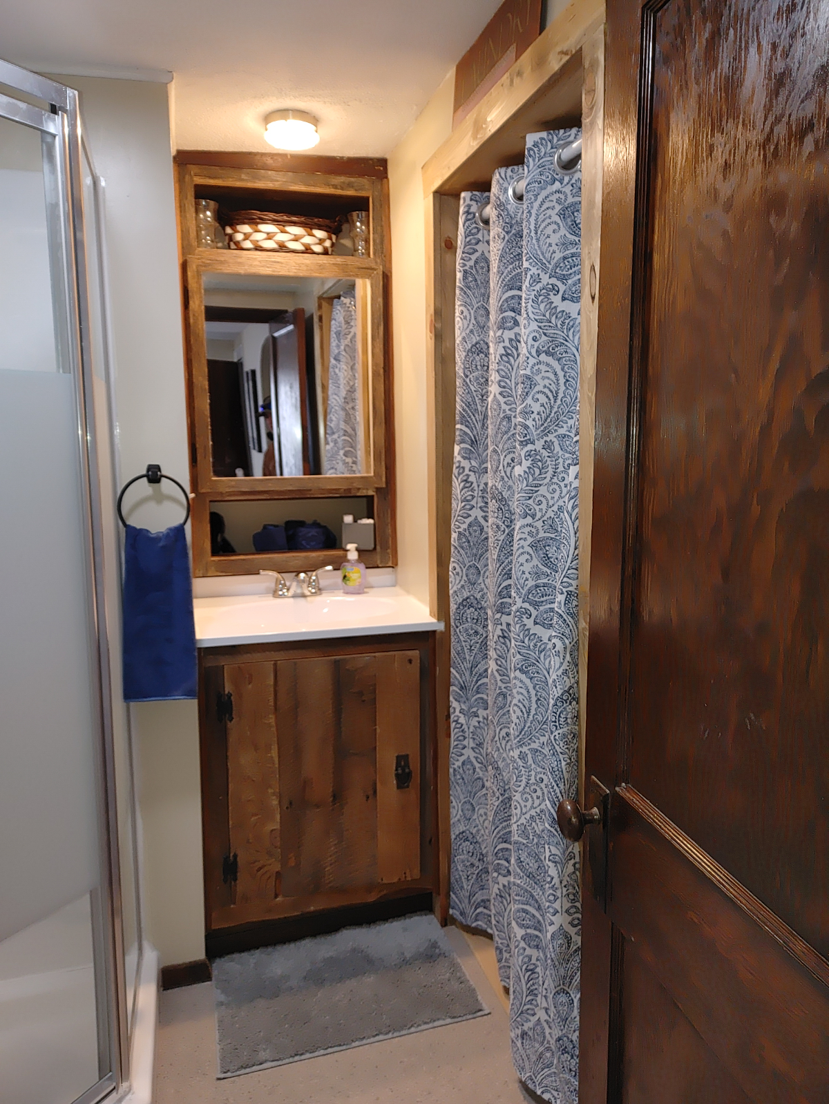 Quiet Updated Farmhouse on 200 acres, 10 minutes to all Hospitals. - Photo 10