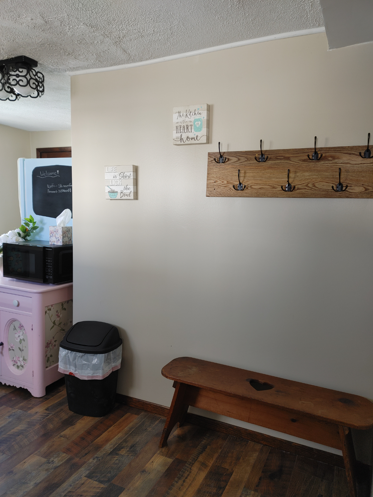 Quiet Updated Farmhouse on 200 acres, 10 minutes to all Hospitals. - Photo 4