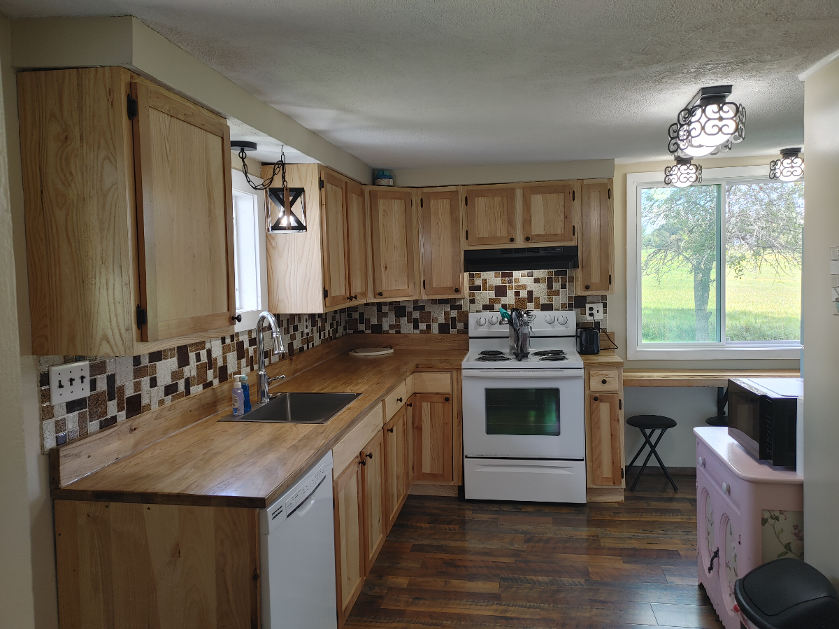 Quiet Updated Farmhouse on 200 acres, 10 minutes to all Hospitals. - Photo 5