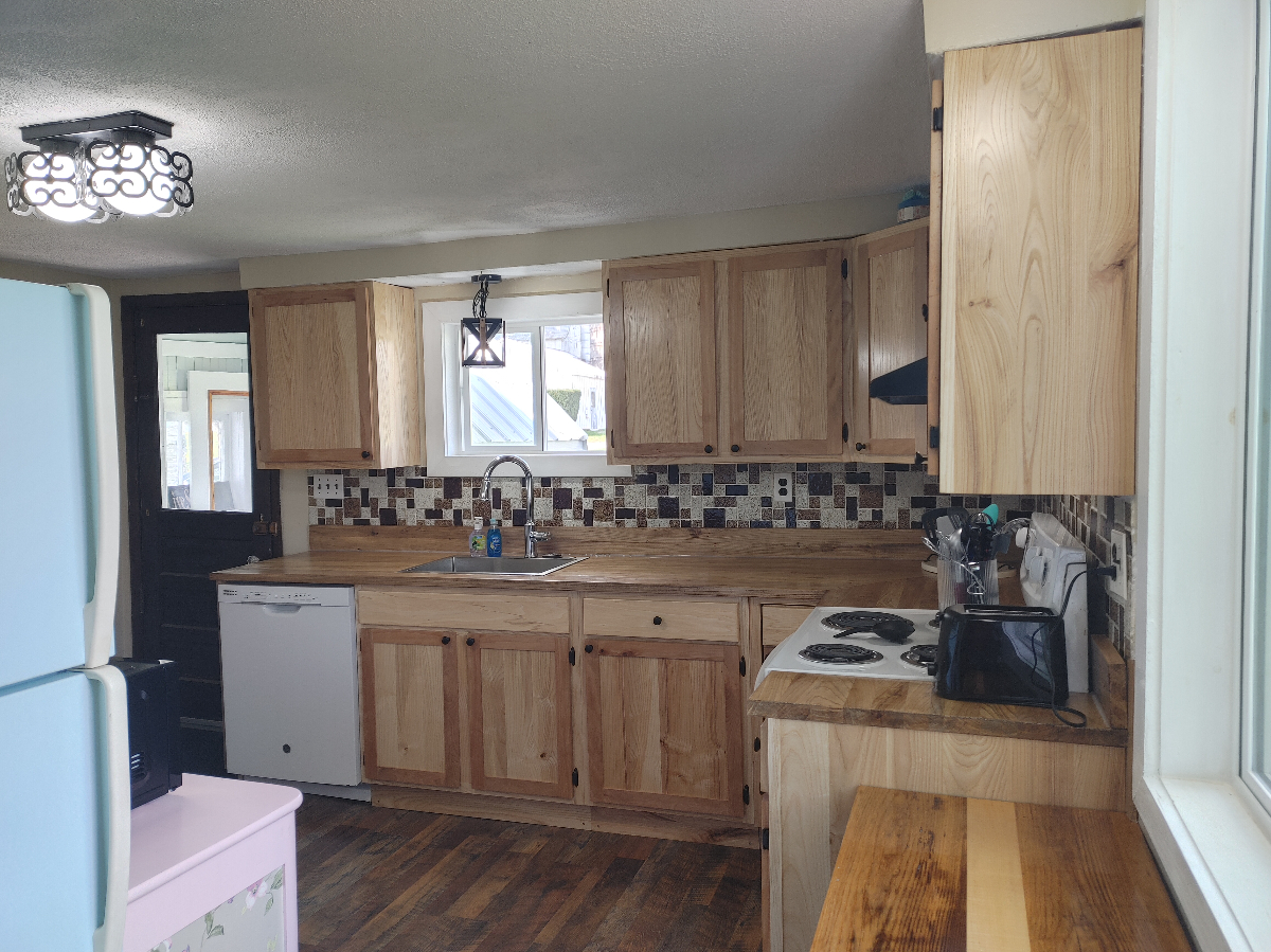 Quiet Updated Farmhouse on 200 acres, 10 minutes to all Hospitals. - Photo 6