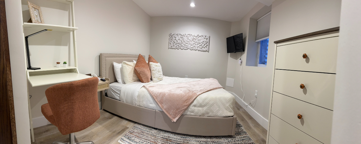 Master 3/Room in a Beautiful Brand New Home