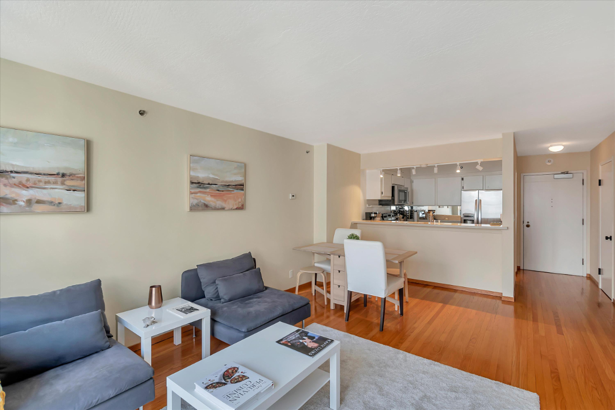 Luxury Comfort Living in Vibrant SF - Photo 3