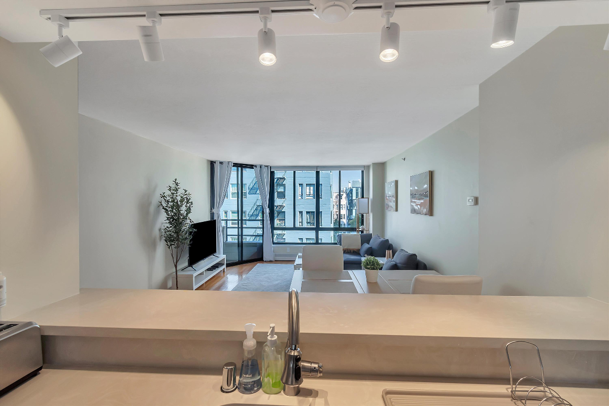 Luxury Comfort Living in Vibrant SF - Photo 6