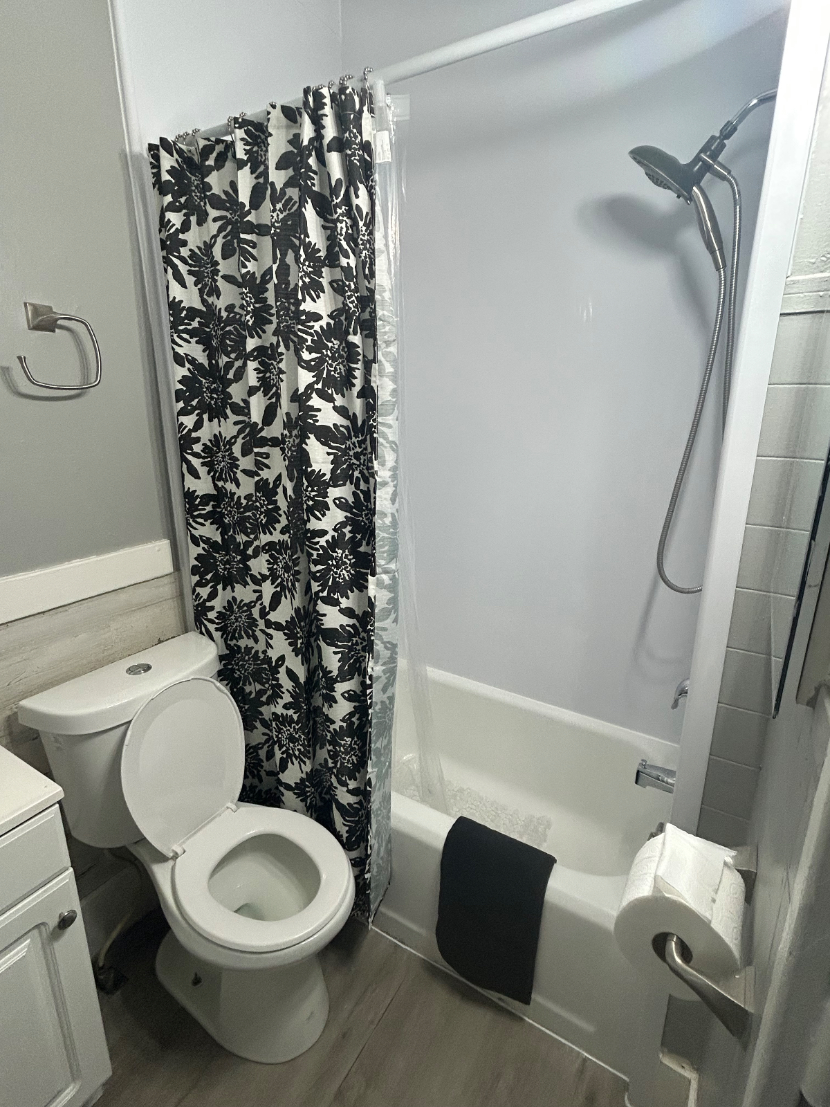 Charming Maplewood Suite - Photo 11