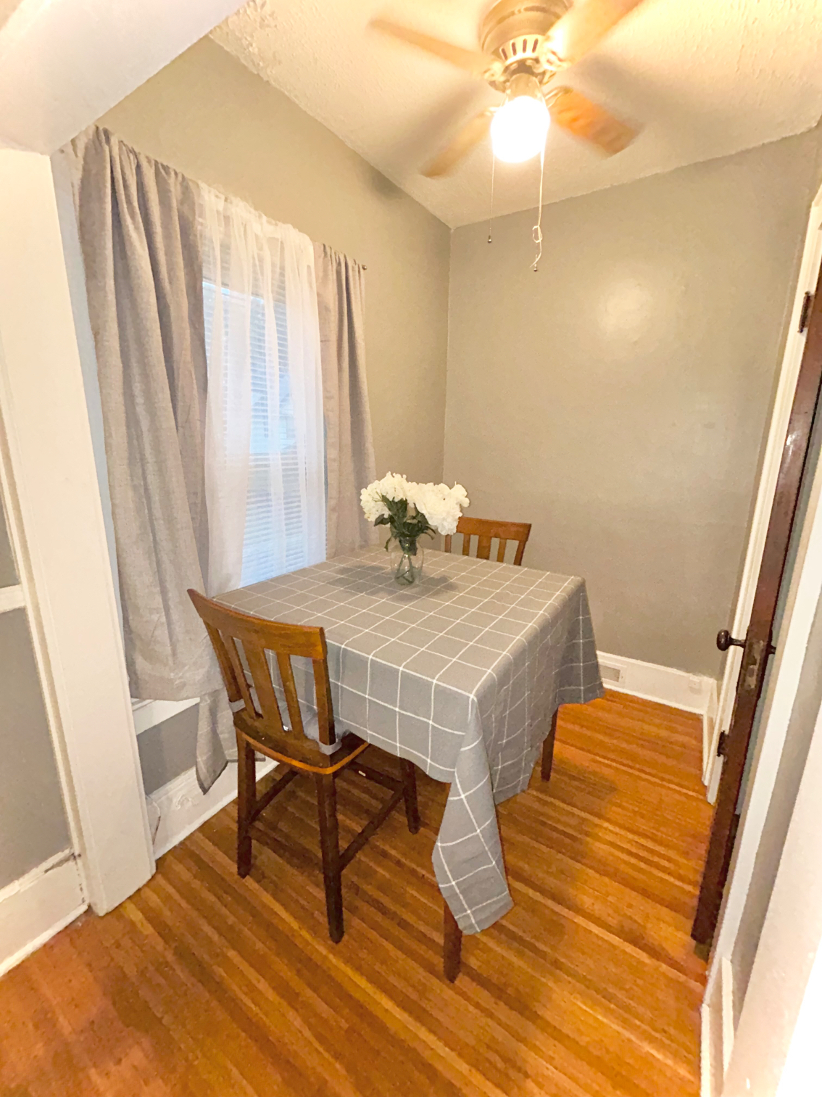 Charming Maplewood Suite - Photo 8