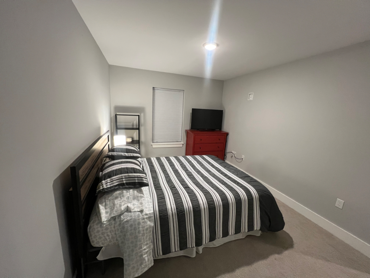 Private Room in townhouse- Med Students/TravelRN - Photo 4