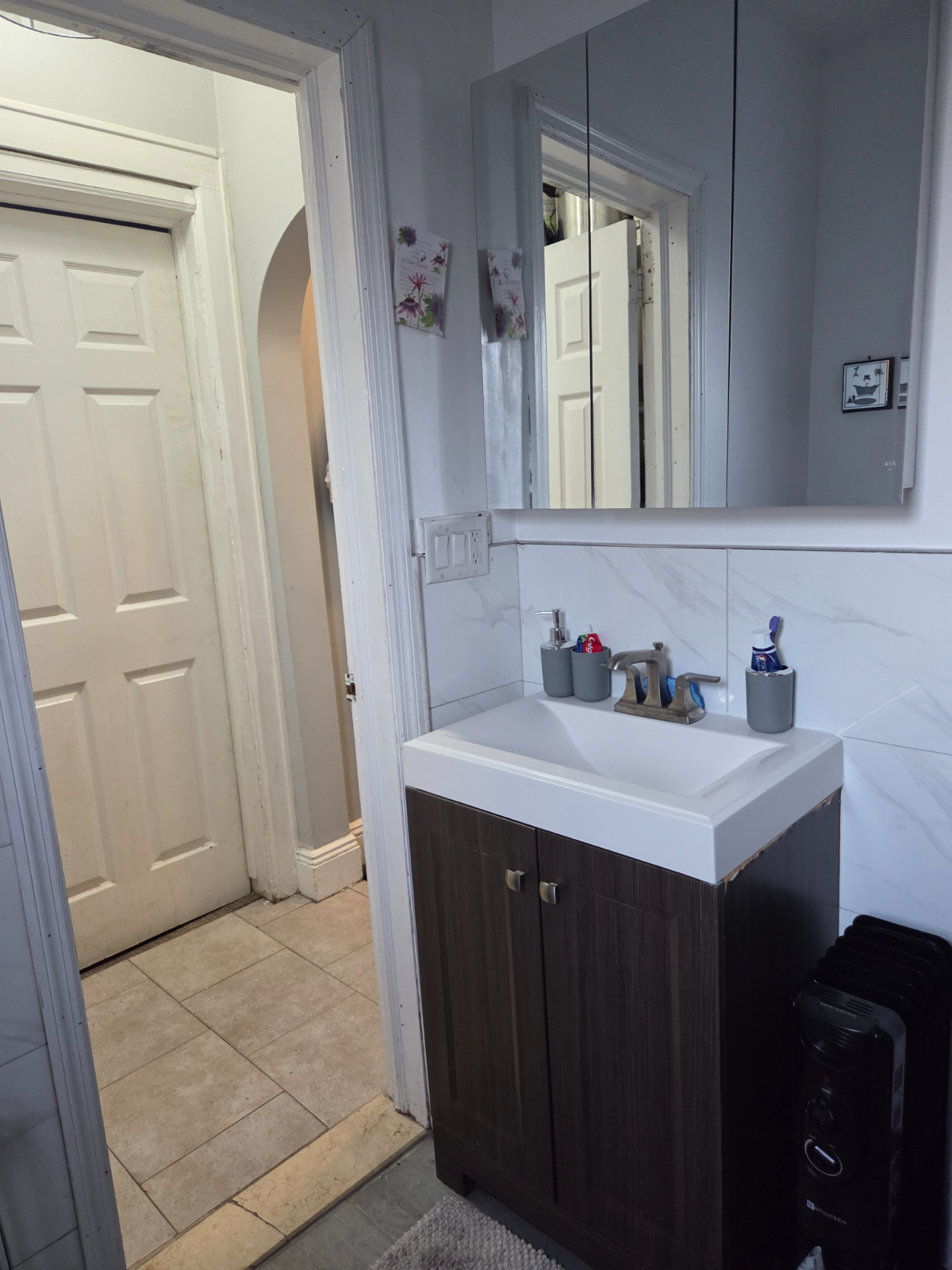 Cozy Room in Private Home-Close to JFK, St. John's Episcopal Hospital, subway, MTA and LIRR - Photo 6