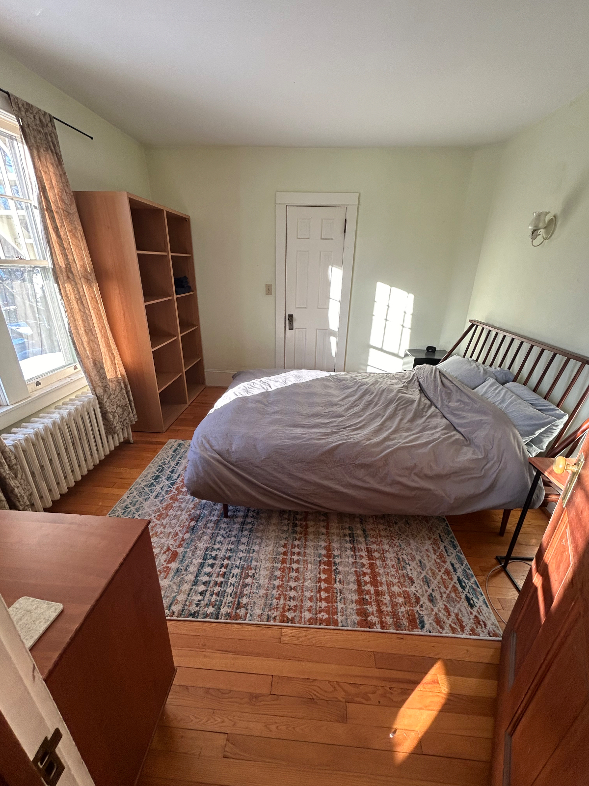 Private Queen Bedroom, Shared Apartment - Photo 1