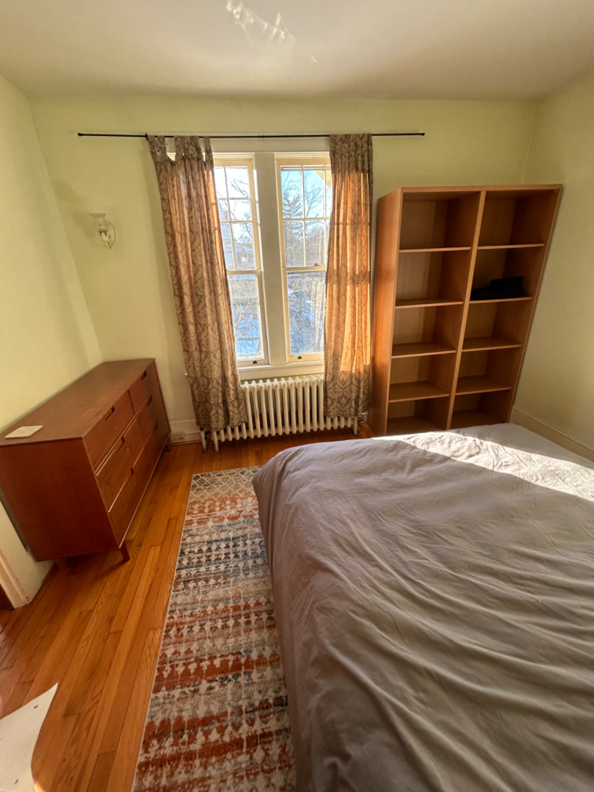 Private Queen Bedroom, Shared Apartment - Photo 3